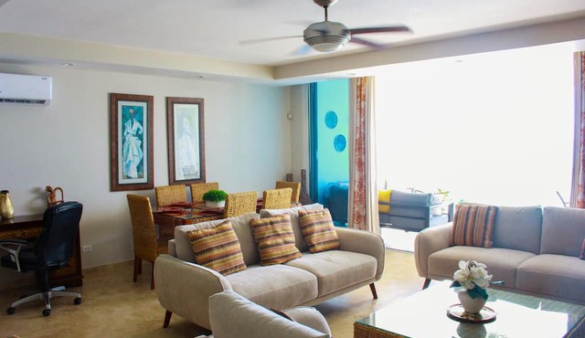 White Sand Beach Front, Turquois Blue Ocean View, Pools, Hot tub, Guarded,5 star