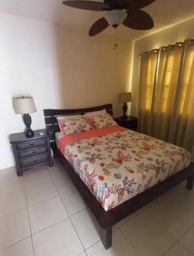 Cozy Suite, Wifi, Ac in Bedroom & 1 Minute Walk to West Coast Beach!