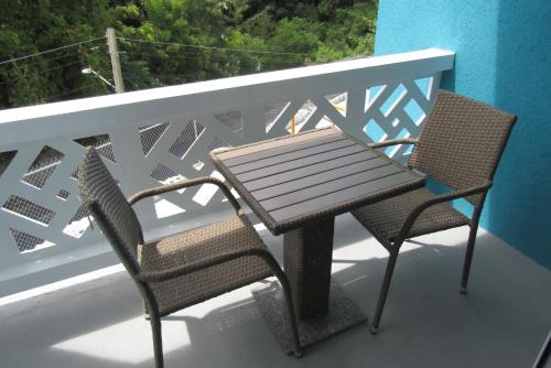 104 Batts Rock Beach Condos near UWI